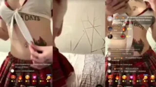 Kolejli bir bayan, striptizci olarak gösteriş yaptığı için ifşa edildi